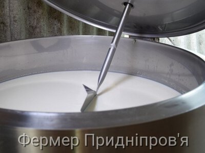 Підприємства виробили у лютому молока-сировини менше на 8%, ніж у січні