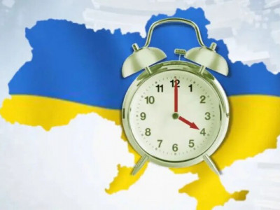 Перехід на літній час: чи переведуть стрілки годинника в Україні, та як це впливає на організм