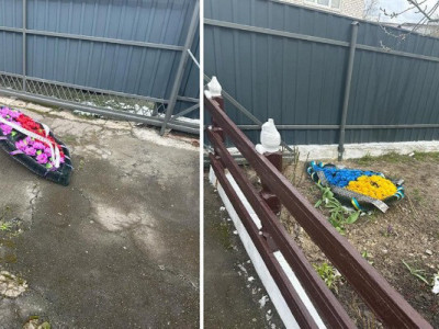 Вандали зняли вінки з могил військових і порозкидали по дворах
