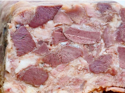 Альтернатива магазинній ковбасі: простий рецепт сальтисону