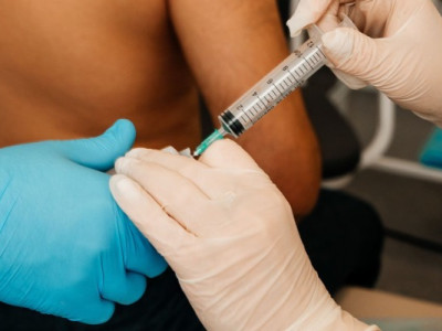 Живе всередині: лікарі витягли з руки ветерана небезпечного паразита