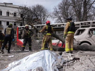 Удар РФ балістикою по Сумах: поліція оприлюднила кадри наслідків (відео 18+)