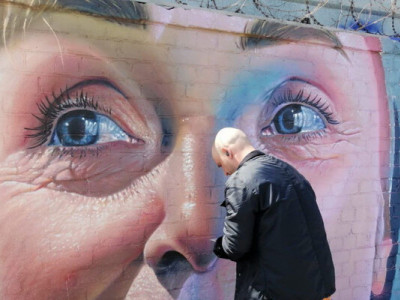 Новий мурал у Запоріжжі: київський художник перетворює паркан на артпростір