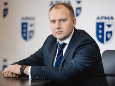 Влада і тіньові зв'язки: як дружина санкційного чиновника працює з Фірташем