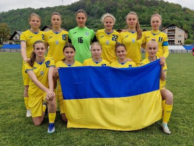Дівчата, які можуть все: збірна України WU16 готує сюрприз на турнірі УЄФА-2025!