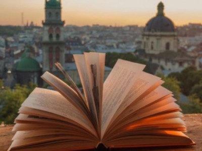 Що почитати з новинок у квітні: книжки про великодні історії, вулиці Львова та Романа Шухевича