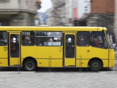 Вимагав грошей з пільговика: водій маршрутки задонатив місячну зарплату на ЗСУ