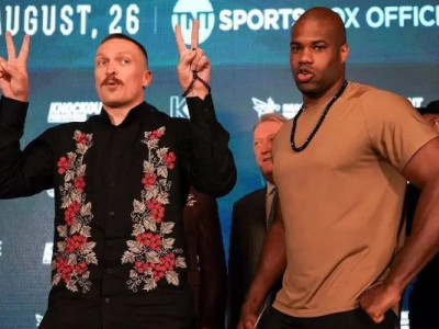 Усик - Дюбуа 2: букмекери назвали фаворита бою за звання абсолютного чемпіона світу