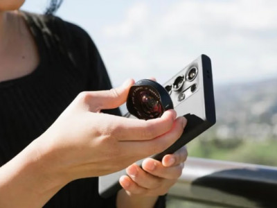 Фанати Samsung вже чекають на смартфон зі змінним об'єктивом