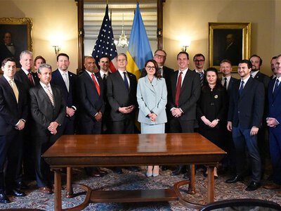Україна та США підписали угоду про корисні копалини – основні положення