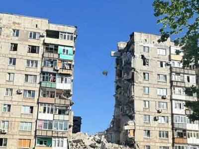 Окупанти скинули бомби на дев’ятиповерхівку в Мирнограді, знищивши цілий під'їзд
