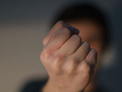 У Кривому Розі водійка побила поліцейську, яка зупинила її для перевірки документів: що вирішив суд