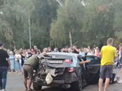 Відео жахливої ДТП: мотоцикл зіштовхнувся з авто, серйозно постраждав хлопець