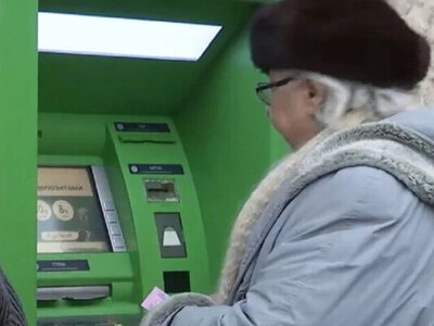 Пенсіонери ризикують залишитися без виплат: за що заблокують картку