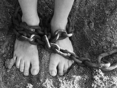 Шокуюча неволя на Закарпатті: чоловік понад 10 днів тримав дружину на ланцюгу