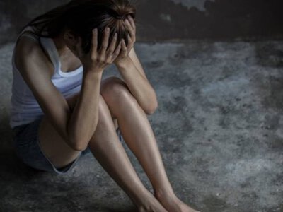 На Київщині чоловік силоміць роздягнув та зґвалтував 13-річну дівчинку