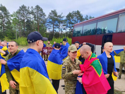 Наші вдома: 205 українських захисників повернулися з полону