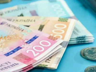 Як в Україні заробити мінімальну пенсію: скільки треба стажу