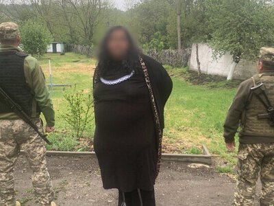 Блогер в жіночому вбранні намагався втекти до Молдови