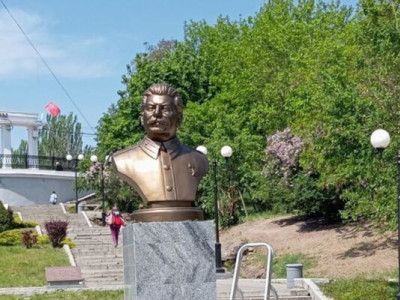 У Мелітополі окупаційна адміністрація встановила памʼятник Сталіну