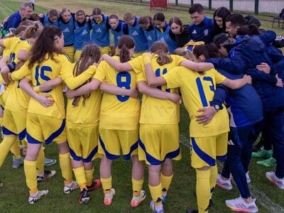 Без страху і жалю: юні українки вийшли на поле Європи