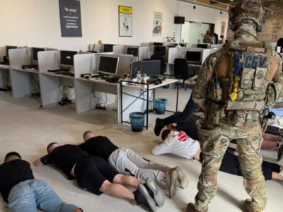 На Закарпатті викрили шахрайський кол-центр, який ошукував мешканців Євросоюзу