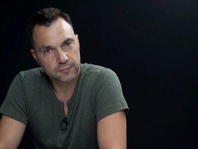YouTube заблокував в Україні канали Арестовича та ще чотирьох підсанкційних осіб