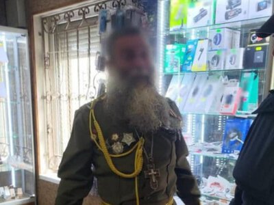 На Закарпатті священник УПЦ МП розгулював вулицями у радянській формі із георгіївською стрічкою