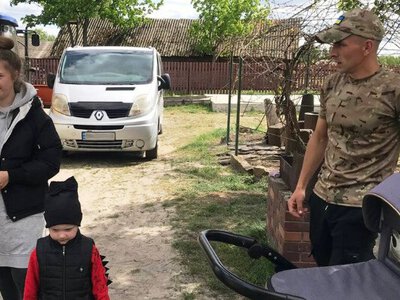 У родині азовця, який став опікуном вісьмох дітей, народився син. ВІДЕО
