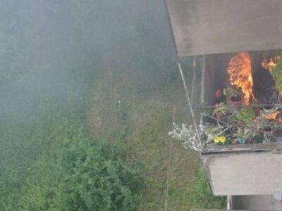 Моторошний випадок: жінка викинула палаючу ковдру сусідам на балкон