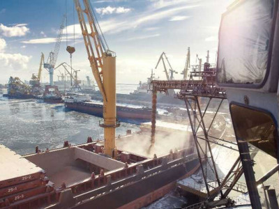 Попри постійні обстріли з портів Одещини морським коридором експортовано 120 мільйонів вантажів