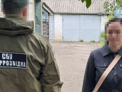 Коригувала удари: На Донеччині затримали робітницю громадського харчування