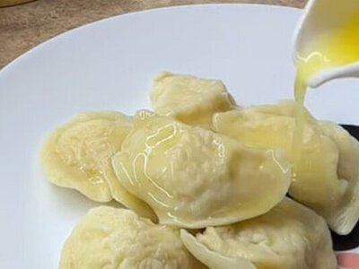 Вареники за цим рецептом виходять м'якими й еластичними. Як приготувати ідеальне тісто на молоці