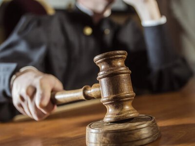 Суд вимагає від Офісу президента доказів правомірності санкцій проти Порошенка