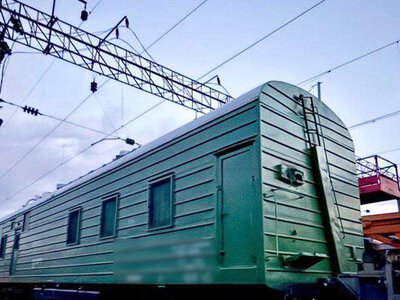Двоє підлітків вилізли на дах залізничного вагона