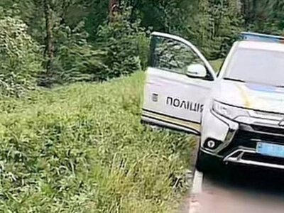 На Хотинщині поліція збила хлопців на мотоциклі. Один потерпілий у лікарні