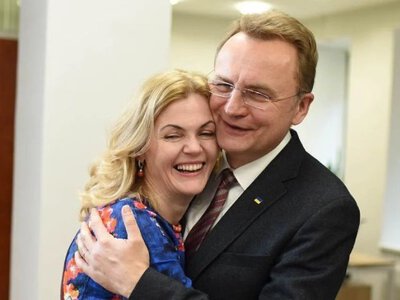 Поки Львів рахує копійки — команда Садового катається за бюджетні гроші