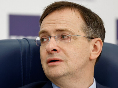 “Ми воювали зі Швецією 21 рік. Скільки ви готові воювати?”: Мединський у Стамбулі погрожував захопити Сумщину і Харківщину