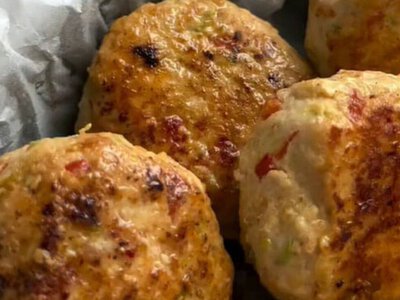 Курячі котлети вийдуть соковитими й смачними, якщо додати це до фаршу. Рецепт