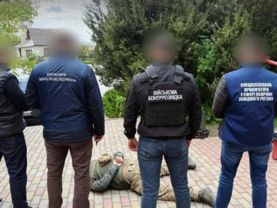 Погрожував мобілізацією, якщо не заплатить 25000 доларів — спіймали військового