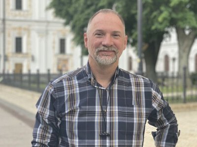 В сутінках викликали на вулицю: подробиці звільнення керівника Лаври