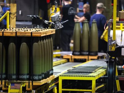 Європа думає купувати у США зброю для України - Bloomberg
