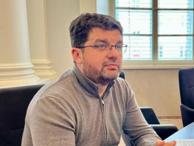Слуга з товстим гаманцем: мільйони на рахунках, мовчання — в деклараціях
