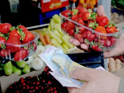 Вартість полуниці б'є рекорди: що впливає на ціни і коли вони впадуть