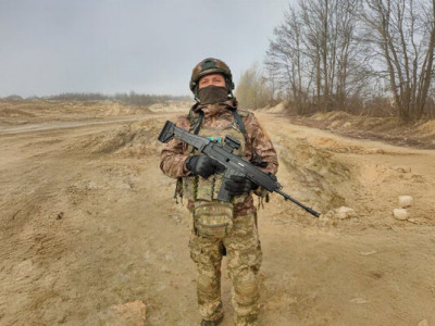 Поки Сергій воює на Донеччині, йому хочуть відключити електроенергію через недопуск до квартири для заміни лічильника.