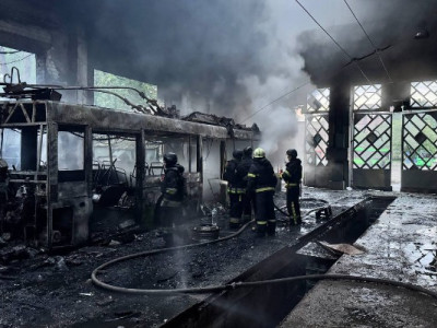 рф вдарила Шахедами по тролейбусному депо в Харкові: що відомо про пошкодження та постраждалих