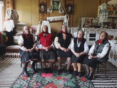 Ця пісня розірвала серце! Старожили пр икарпатьського села показали неймовірне диво!