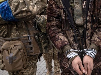Розстріляв двох Героїв — і сам потрапив у полон: рашист отримає по заслузі