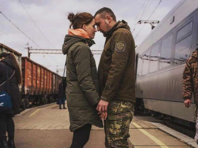 “І якщо у вас піднімається рука, щоб написати подібне, — хай вона миттю опуститься”: Як підтримати людину у втраті і чого точно робити не можна