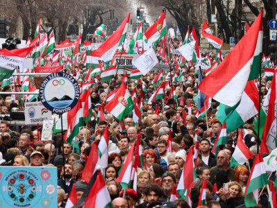 Тисячі угорців протестували проти обмежень для ЗМІ та неурядових організацій